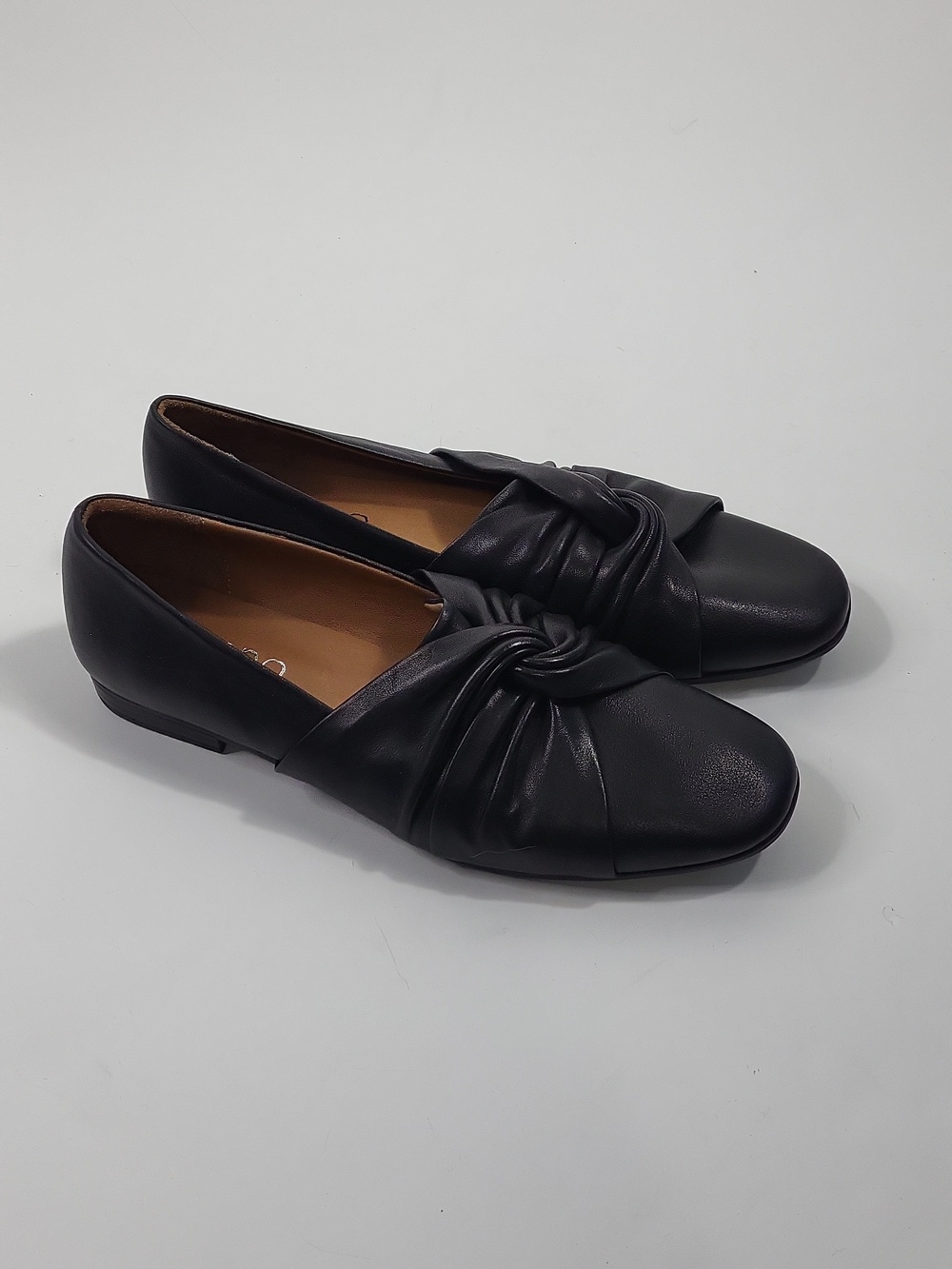 BUENO Emma Knotted Flat Black Leather